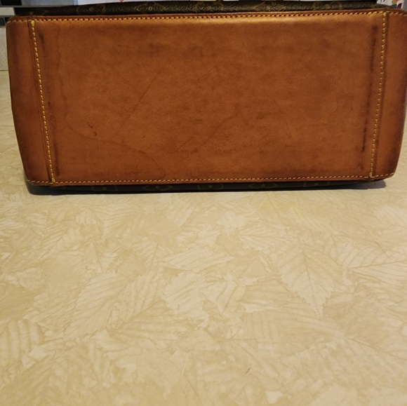 Louis Vuitton Authentic - Picture 7 of 12